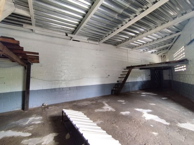 Bodega en arriendo en Trinidad, Medellín, 100 m² · foto 6 de 8