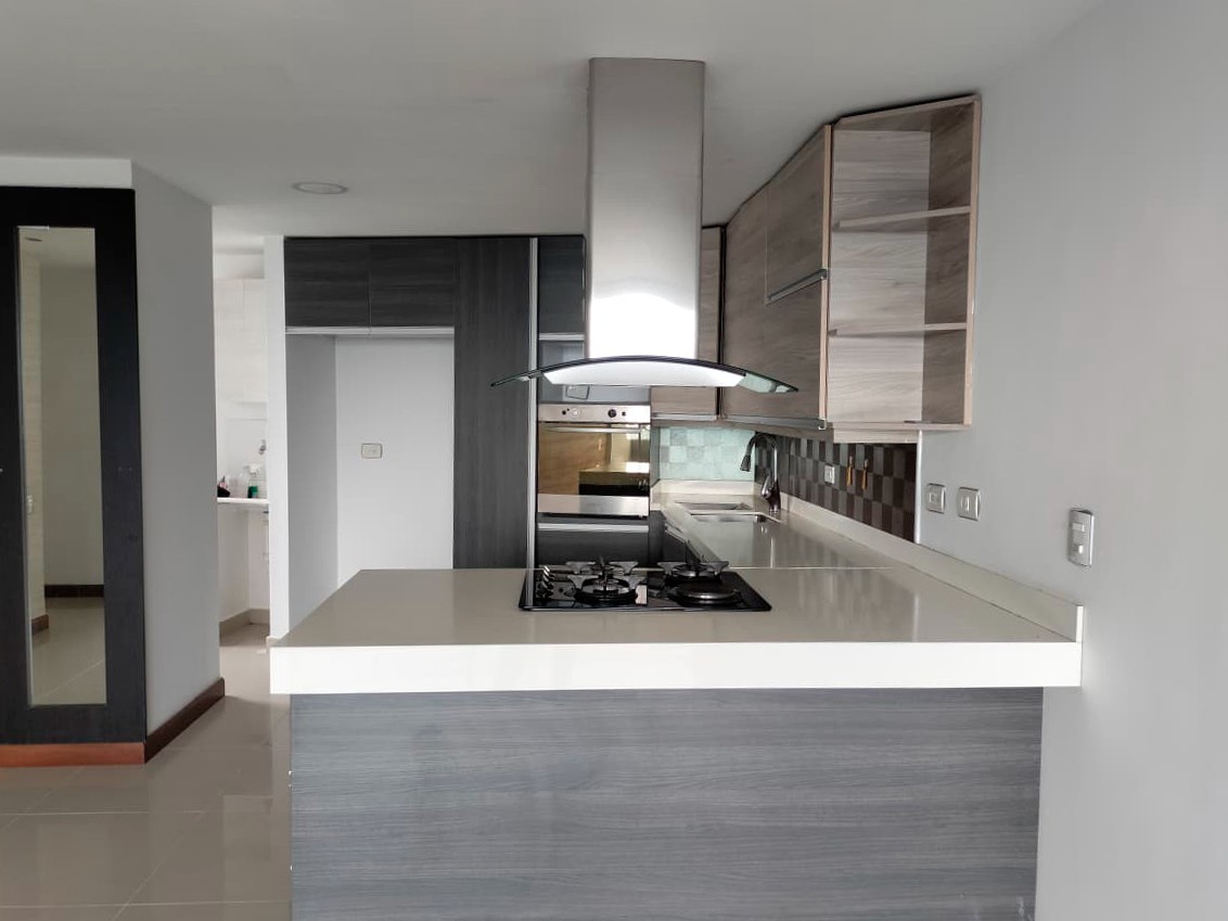 Apartamento en venta en El Poblado, Medellín · foto 3 de 19