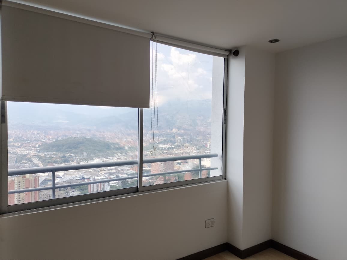 Apartamento en venta en El Poblado, Medellín · foto 2 de 19