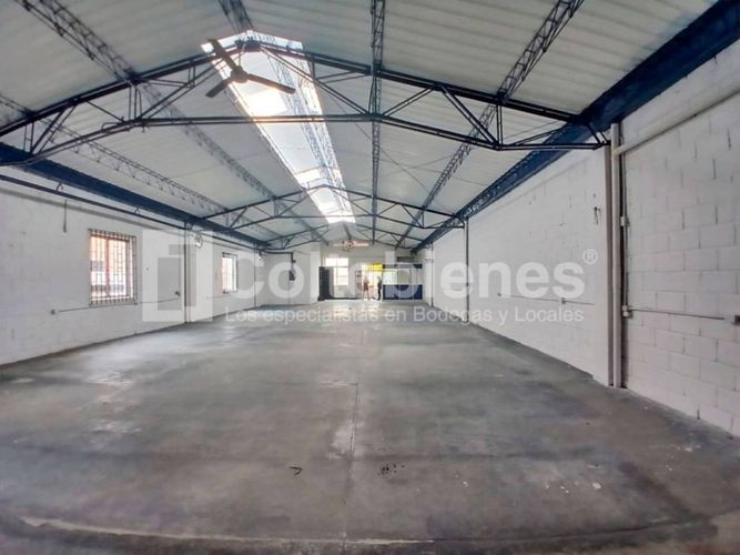 Bodega en venta en El Carmelo, Itagüí, 300 m² · foto 2 de 11