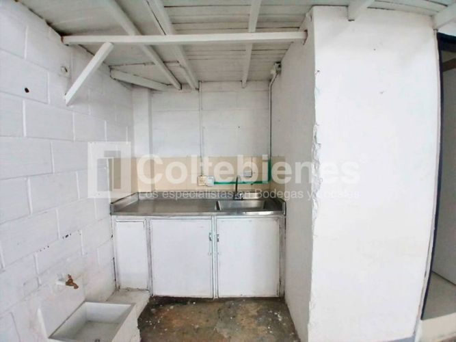 Bodega en venta en El Carmelo, Itagüí, 300 m² · foto 7 de 11