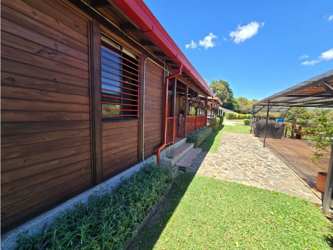 Finca en venta en Pontezuela, La Ceja, 209 m² · foto 2 de 24
