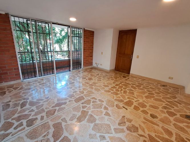 Apartamento de 3 alcobas en arriendo en Laureles, Medellín, 113 m² · foto 2 de 14