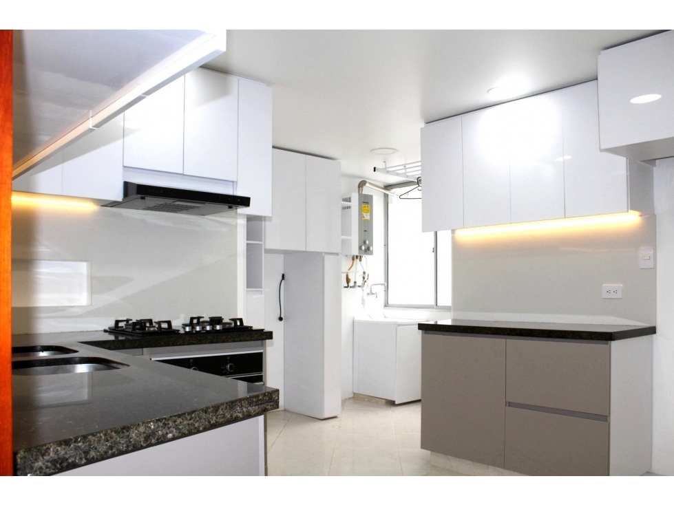 Apartamento en venta en Santa Barbara Central, Bogotá · foto 4 de 17