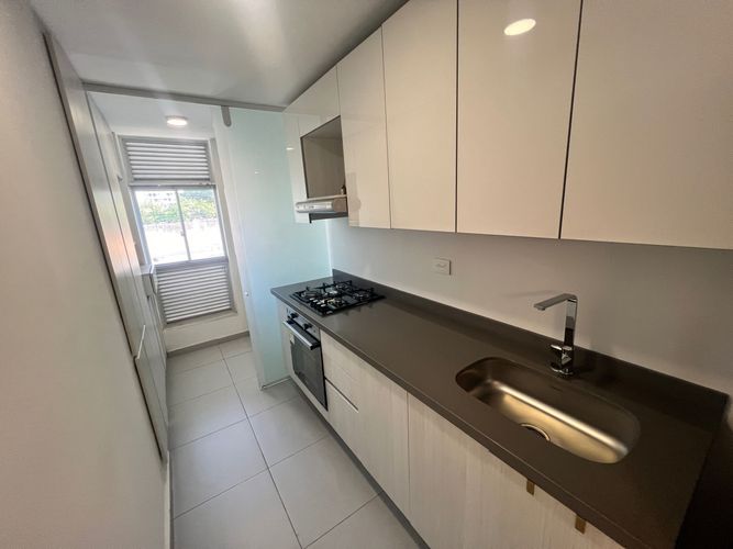 Apartamento de 3 alcobas en venta en Versalles, Floridablanca, 84 m² · foto 3 de 16