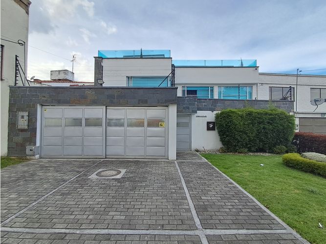 Casa de 4 alcobas en venta en Los Andes, Bogotá, 750 m² · foto 2 de 24