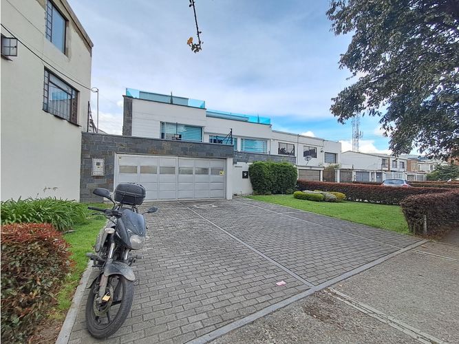 Casa de 4 alcobas en venta en Los Andes, Bogotá, 750 m² · foto 3 de 24