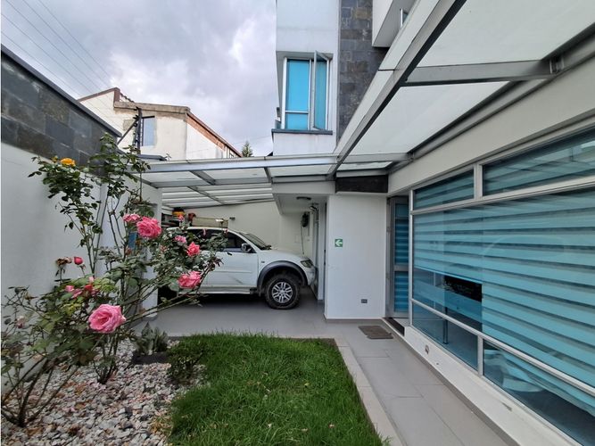 Casa de 4 alcobas en venta en Los Andes, Bogotá, 750 m² · foto 5 de 24