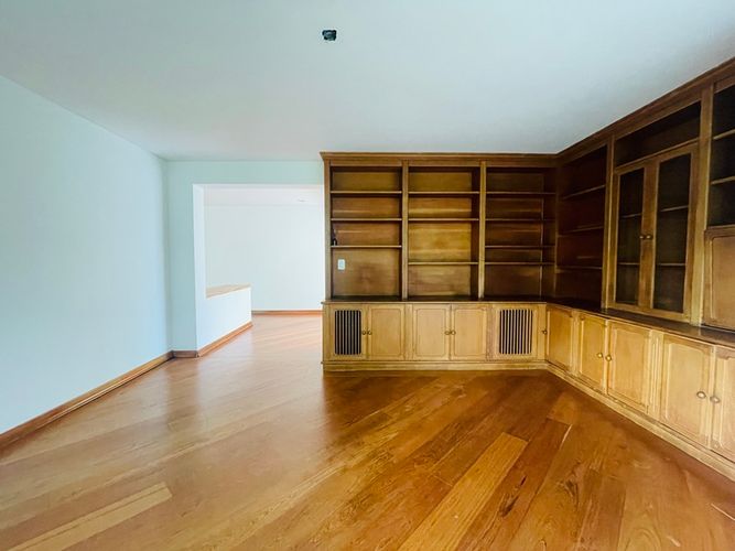 Apartamento de 4 alcobas en venta en La Florida, Medellín, 260 m² · foto 2 de 24