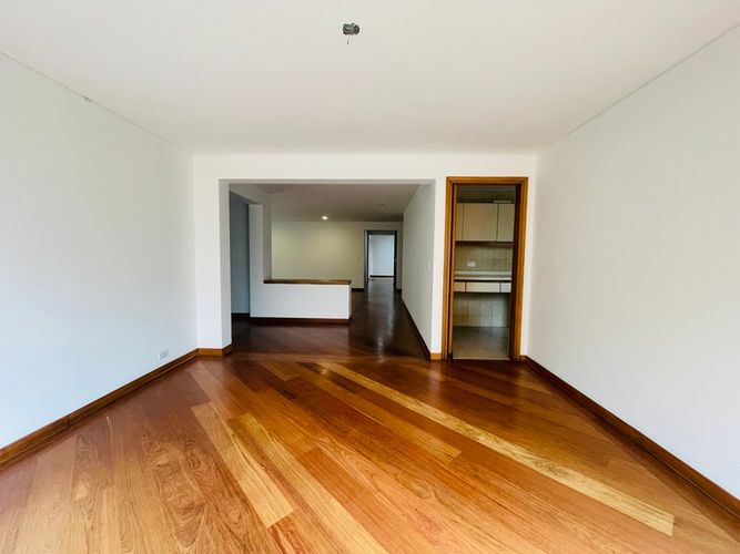 Apartamento de 4 alcobas en venta en La Florida, Medellín, 260 m² · foto 3 de 24