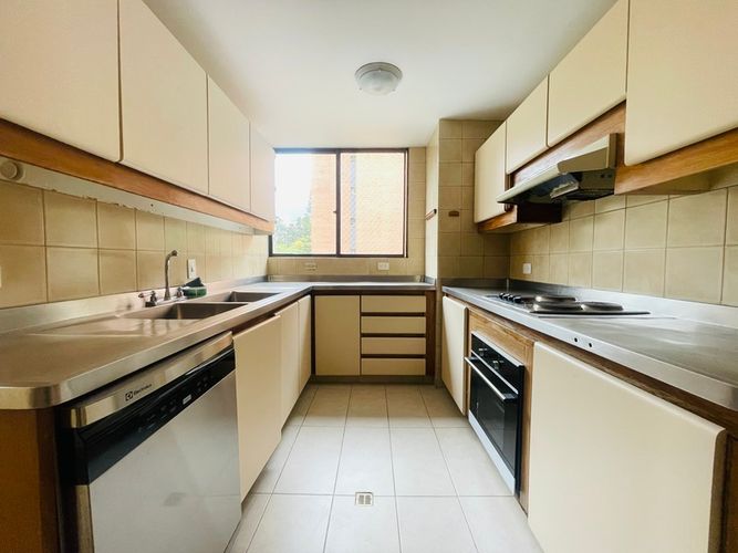 Apartamento de 4 alcobas en venta en La Florida, Medellín, 260 m² · foto 5 de 24