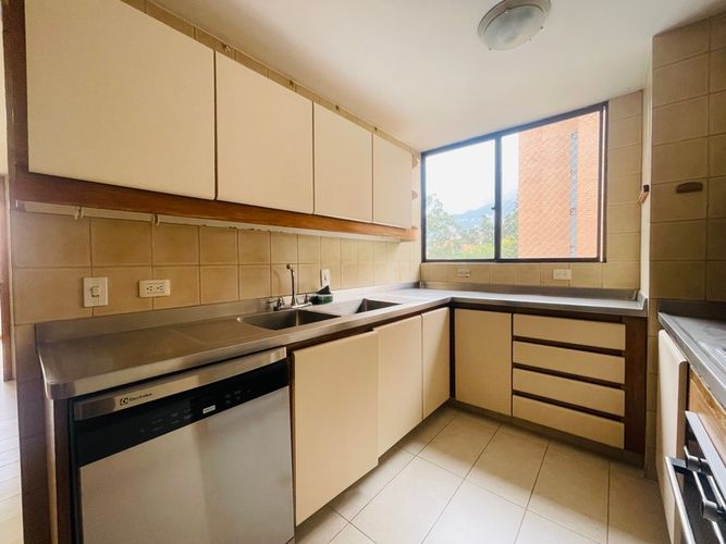 Apartamento de 4 alcobas en venta en La Florida, Medellín, 260 m² · foto 7 de 24