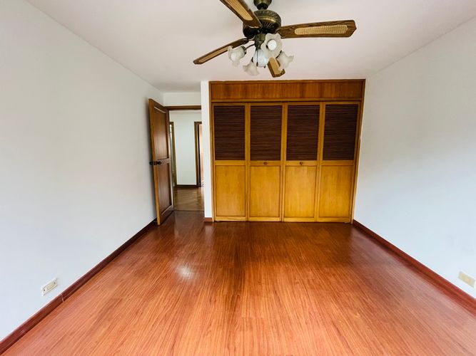 Apartamento de 4 alcobas en venta en La Florida, Medellín, 260 m² · foto 9 de 24