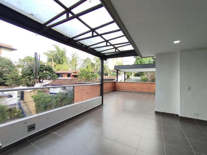 Apartamento de 2 alcobas en arriendo en Loma Del Esmeraldal, Envigado, 119 m² · foto 2 de 16