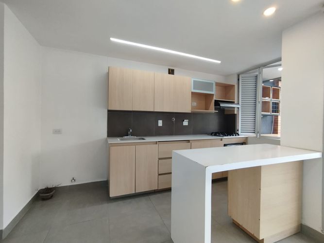 Apartamento de 2 alcobas en arriendo en Loma Del Esmeraldal, Envigado, 119 m² · foto 3 de 16