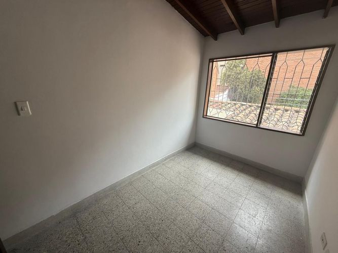 Oficina en arriendo en Conquistadores, Medellín, 220 m² · foto 2 de 24