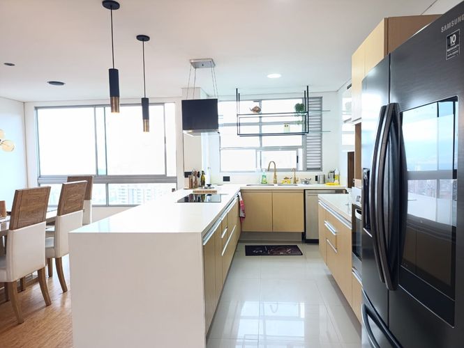 Apartamento de 3 alcobas en venta en El Poblado, Medellín, 199 m² · foto 8 de 18