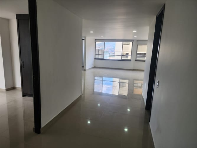 Apartamento de 3 alcobas en venta en Las Lomitas, Sabaneta, 119 m² · foto 8 de 18