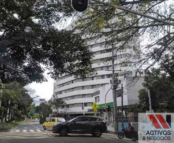 Apartamento de 3 alcobas en venta en La Aguacatala, Medellín, 207 m² · foto 3 de 24