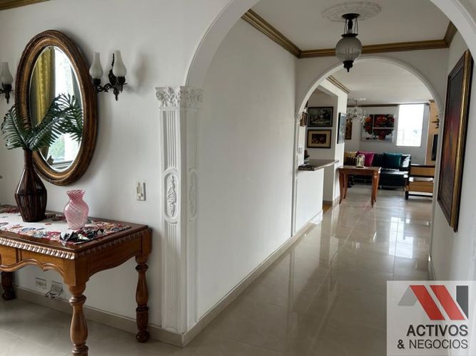 Apartamento de 3 alcobas en venta en La Aguacatala, Medellín, 207 m² · foto 7 de 24