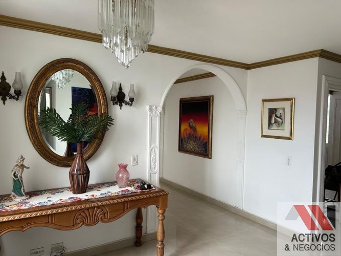 Apartamento de 3 alcobas en venta en La Aguacatala, Medellín, 207 m² · foto 9 de 24