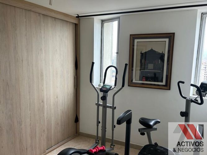 Apartamento de 3 alcobas en venta en La Aguacatala, Medellín, 207 m² · foto 10 de 24