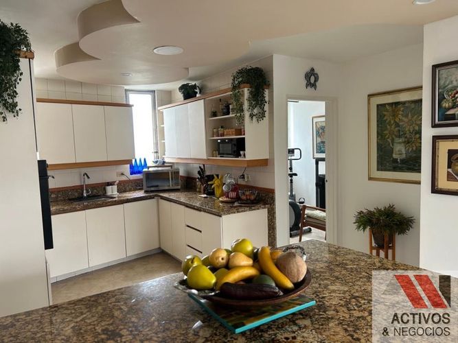 Apartamento de 3 alcobas en venta en La Aguacatala, Medellín, 207 m² · foto 11 de 24