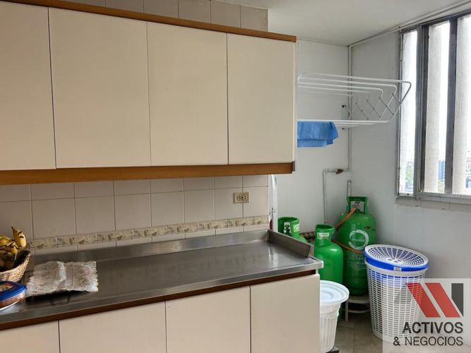 Apartamento de 3 alcobas en venta en La Aguacatala, Medellín, 207 m² · foto 12 de 24