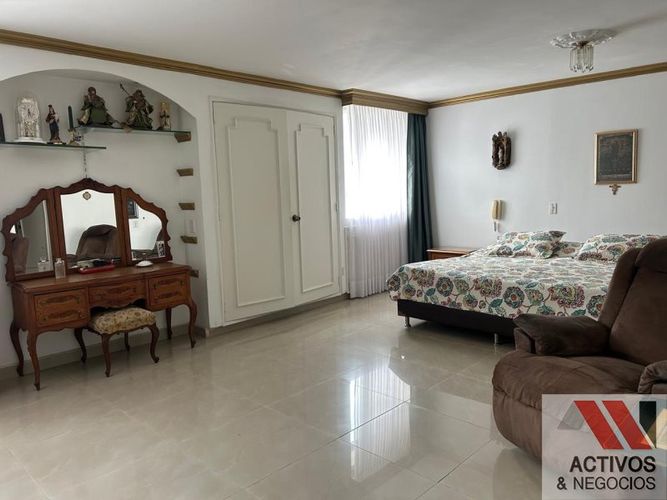 Apartamento de 3 alcobas en venta en La Aguacatala, Medellín, 207 m² · foto 14 de 24