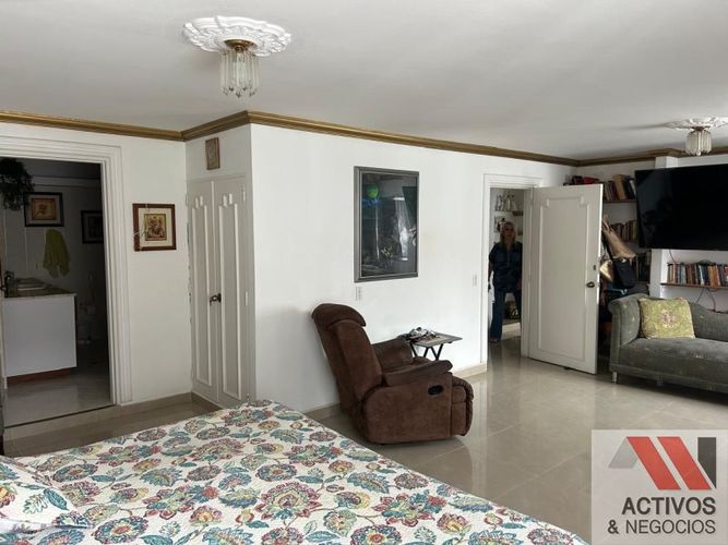 Apartamento de 3 alcobas en venta en La Aguacatala, Medellín, 207 m² · foto 16 de 24