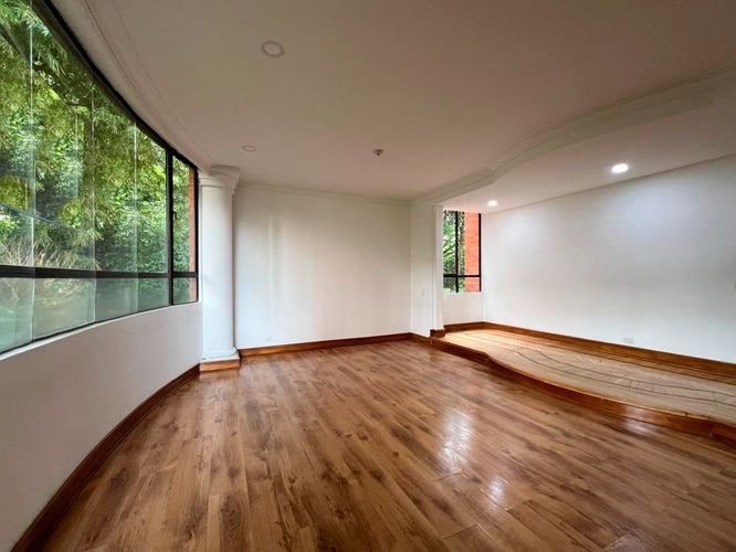 Apartamento de 3 alcobas en venta en El Poblado, Medellín, 126 m² · foto 2 de 17