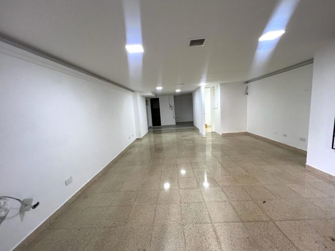 Local en venta en Los Balsos, Medellín, 56 m² · foto 2 de 14