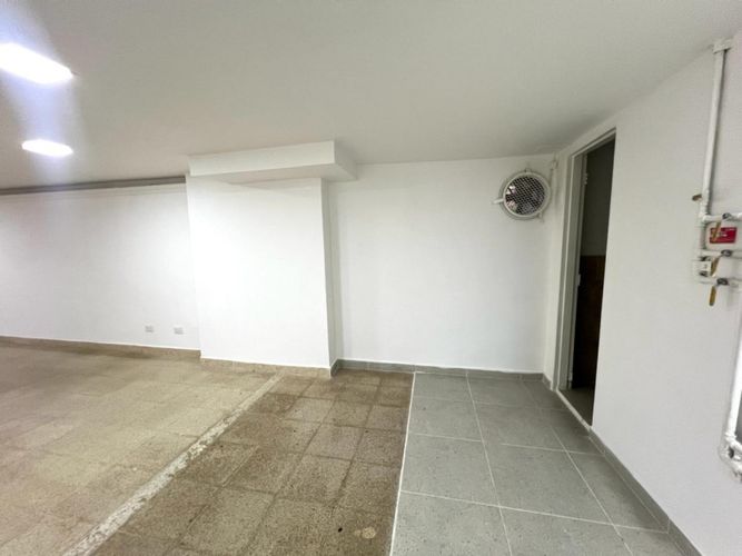 Local en venta en Los Balsos, Medellín, 56 m² · foto 11 de 14