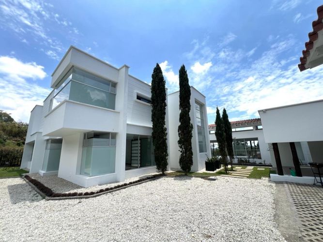 Casa de 3 alcobas en venta en Sajonia, Rionegro, 550 m² · foto 2 de 24