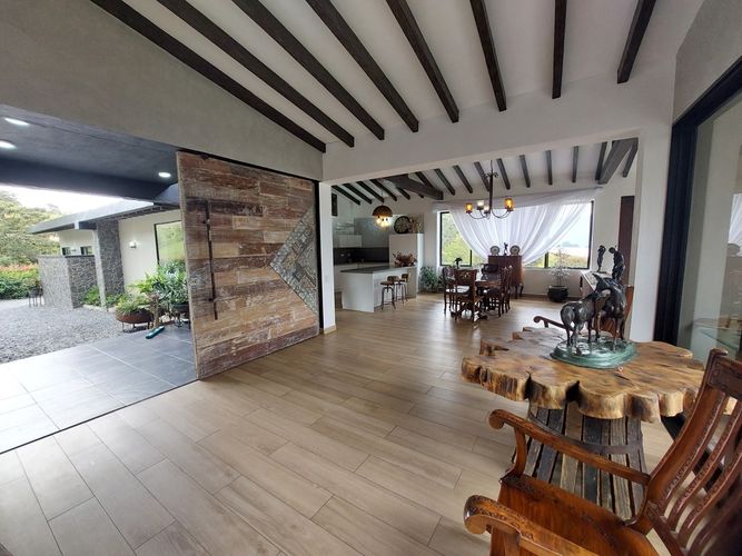 Casa de 4 alcobas en venta en El Retiro, 430 m² · foto 2 de 24