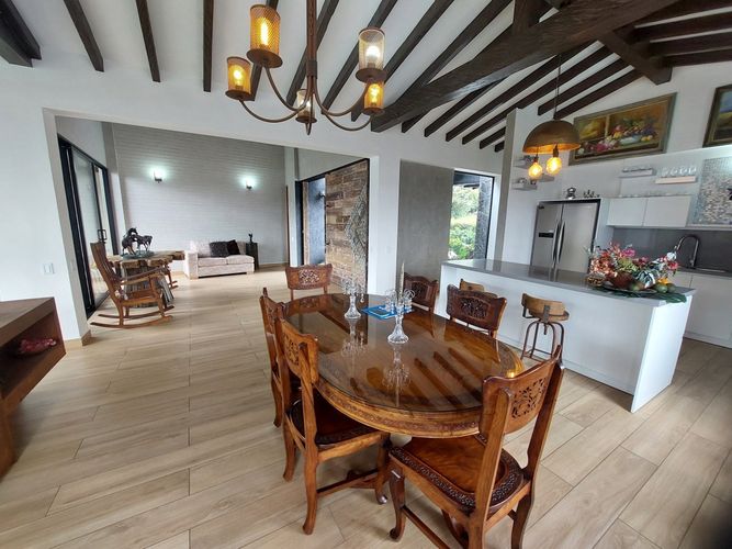Casa de 4 alcobas en venta en El Retiro, 430 m² · foto 3 de 24