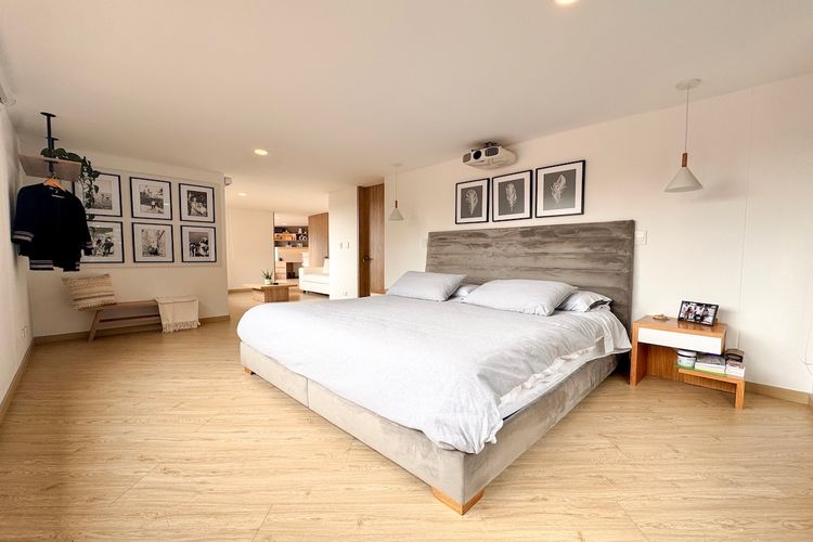 Apartamento de 3 alcobas en venta en Cerros De Niza, Bogotá, 282 m² · foto 9 de 13
