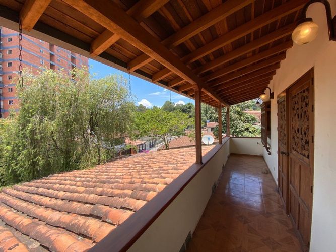 Casa de 4 alcobas en venta en Los Colegios, Rionegro, 380 m² · foto 3 de 17