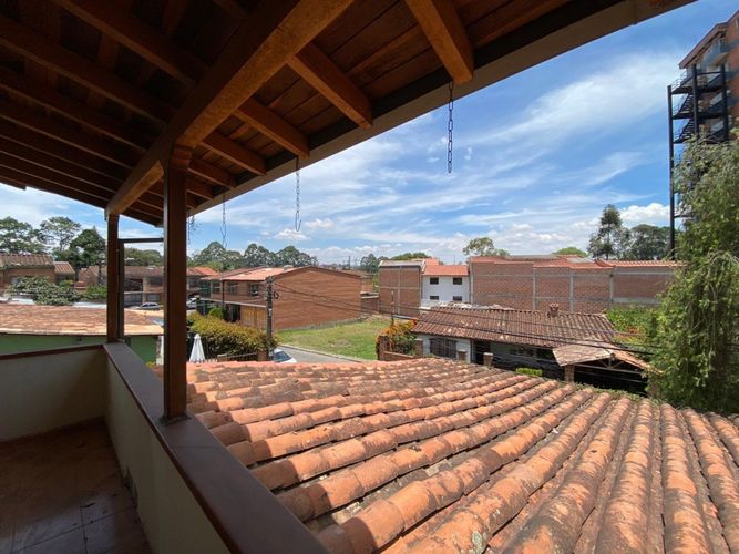 Casa de 4 alcobas en venta en Los Colegios, Rionegro, 380 m² · foto 6 de 17