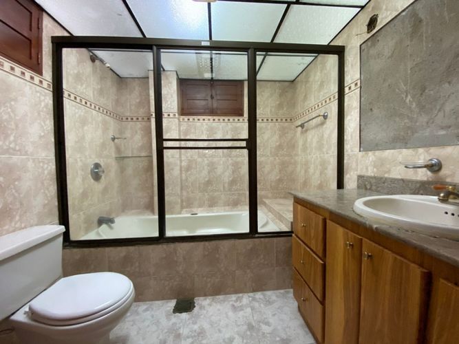 Casa de 4 alcobas en venta en Los Colegios, Rionegro, 380 m² · foto 7 de 17