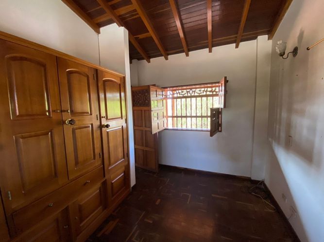 Casa de 4 alcobas en venta en Los Colegios, Rionegro, 380 m² · foto 9 de 17