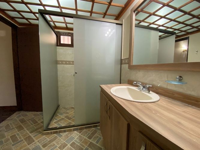 Casa de 4 alcobas en venta en Los Colegios, Rionegro, 380 m² · foto 14 de 17