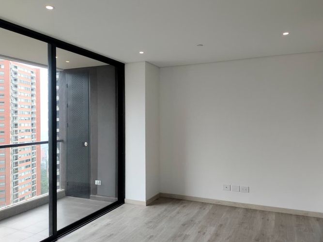 Apartamento de 2 alcobas en venta en El Poblado, Medellín, 93 m² · foto 2 de 17