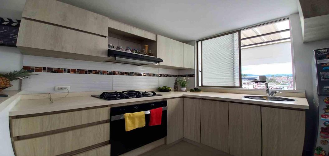 Apartamento de 3 alcobas en venta en Los Rosales, Pereira, 77 m² · foto 5 de 14