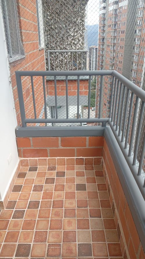 Apartamento de 3 alcobas en venta en Loma De San Jose, Sabaneta, 58 m² · foto 2 de 12