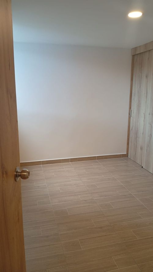 Apartamento de 3 alcobas en venta en Loma De San Jose, Sabaneta, 58 m² · foto 11 de 12