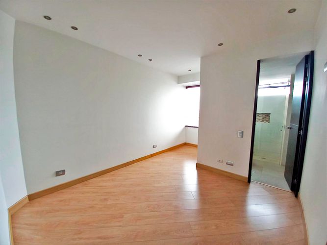Apartamento en venta en Santa Barbara, Bogotá · foto 2 de 13