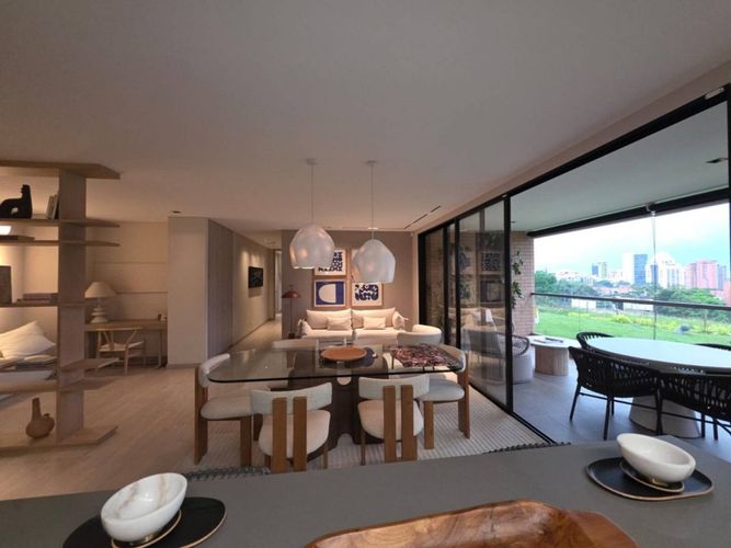 Apartamento de 3 alcobas en venta en El Castillo, Medellín, 146 m² · foto 2 de 24