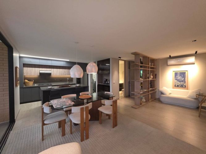 Apartamento de 3 alcobas en venta en El Castillo, Medellín, 146 m² · foto 6 de 24