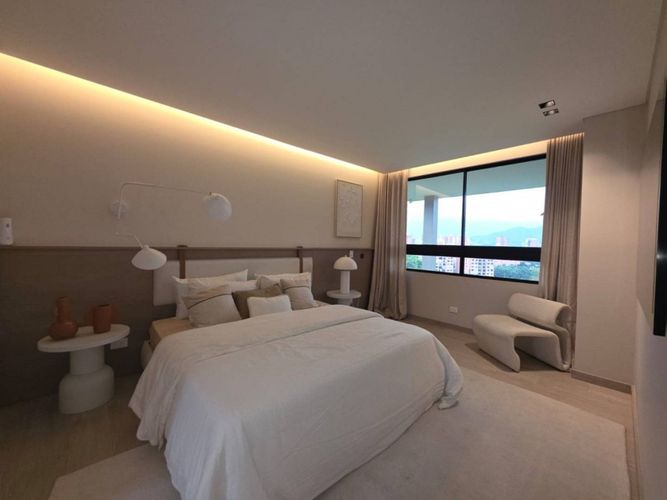 Apartamento de 3 alcobas en venta en El Castillo, Medellín, 146 m² · foto 9 de 24